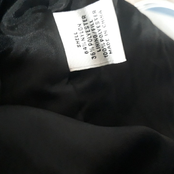 Talbots black nylon blend 3 button blazer. Size 6 - Picture 10 of 11